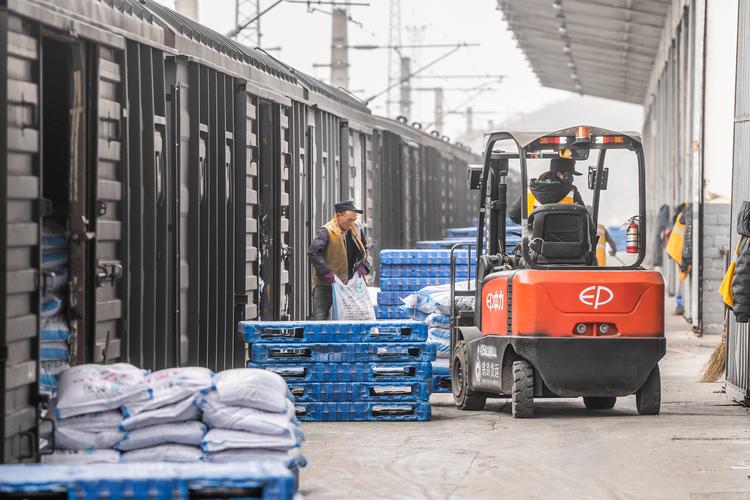 疫情组织春耕物资_疫情防控不误春耕,截至5月5日-第2张图片-德宏生活网