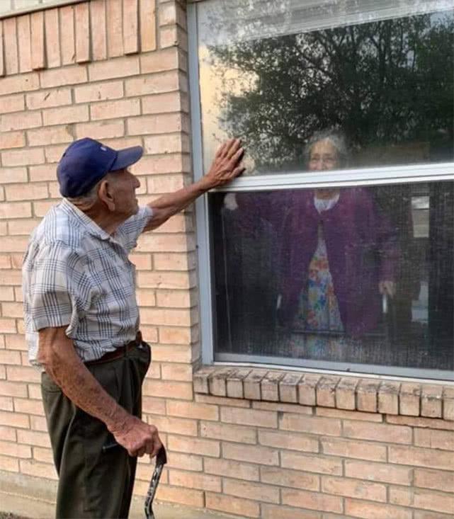 疫情最感动瞬间_疫情最感动瞬间的事情-第2张图片-德宏生活网