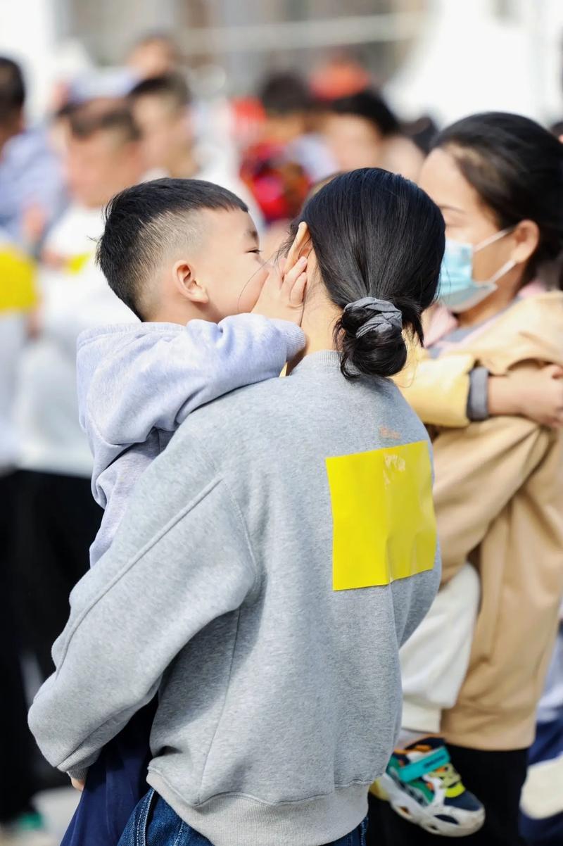 疫情家长与孩子,疫情下的家长-第2张图片-德宏生活网 疫情家长与孩子,疫情下的家长-第2张图片-德宏生活网